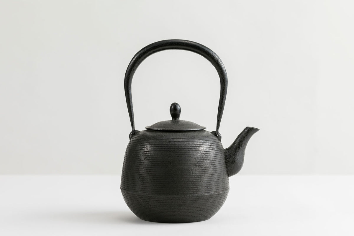 鉄瓶 棗型線引(黒)