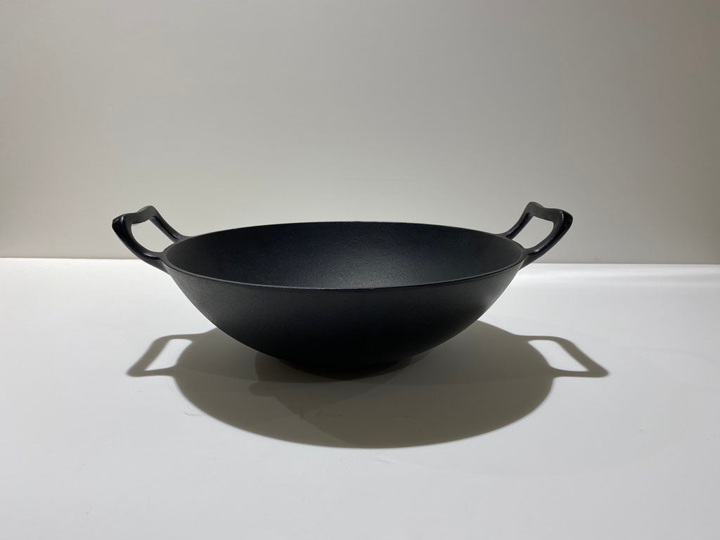【特価商品】岩鋳 Iwachu 中華鍋 深型(小) 黒焼付 内径27.5cm 直 中華鍋深型（小）