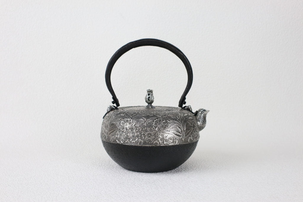 岩鋳　茶釜　五徳　電熱付き　美品　南部鉄器 岩鋳 茶釜 五徳 電熱付き 美品 南部鉄器 燃やし